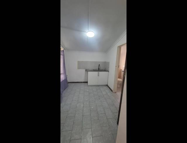 1 BEDROOM PROPERTY TO RENT IN GOODWOOD CENTRAL